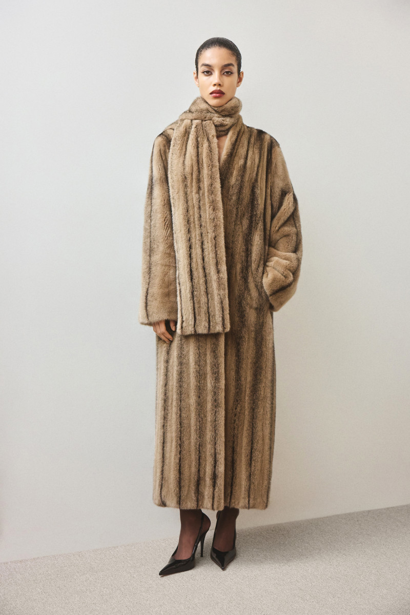 Photo of COLLECTION - Пальто из меха норки с шарфом