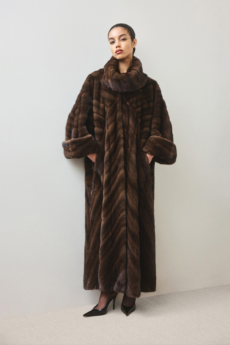 Photo of COLLECTION - Пальто из меха норки с шарфом